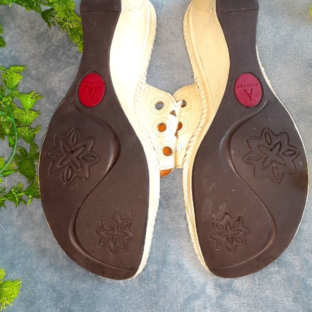 Clarks sandals - Picture 3 of 4